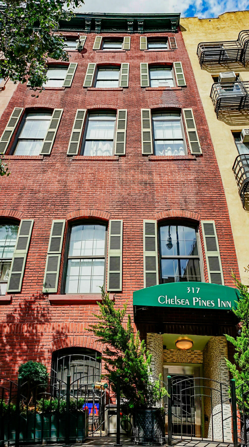 Chelsea Pines Inn New York Exterior photo